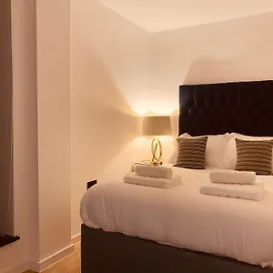 Spacious 3 Bed With Terrace Apartment London